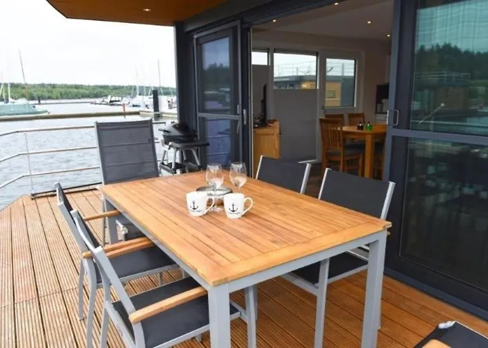 Hausboot Dolce Hotel na wodzie *